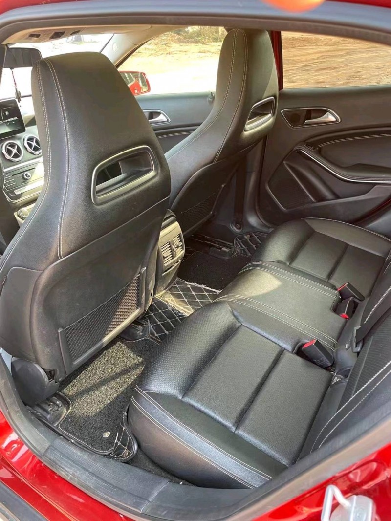 东营17年奔驰GLA2