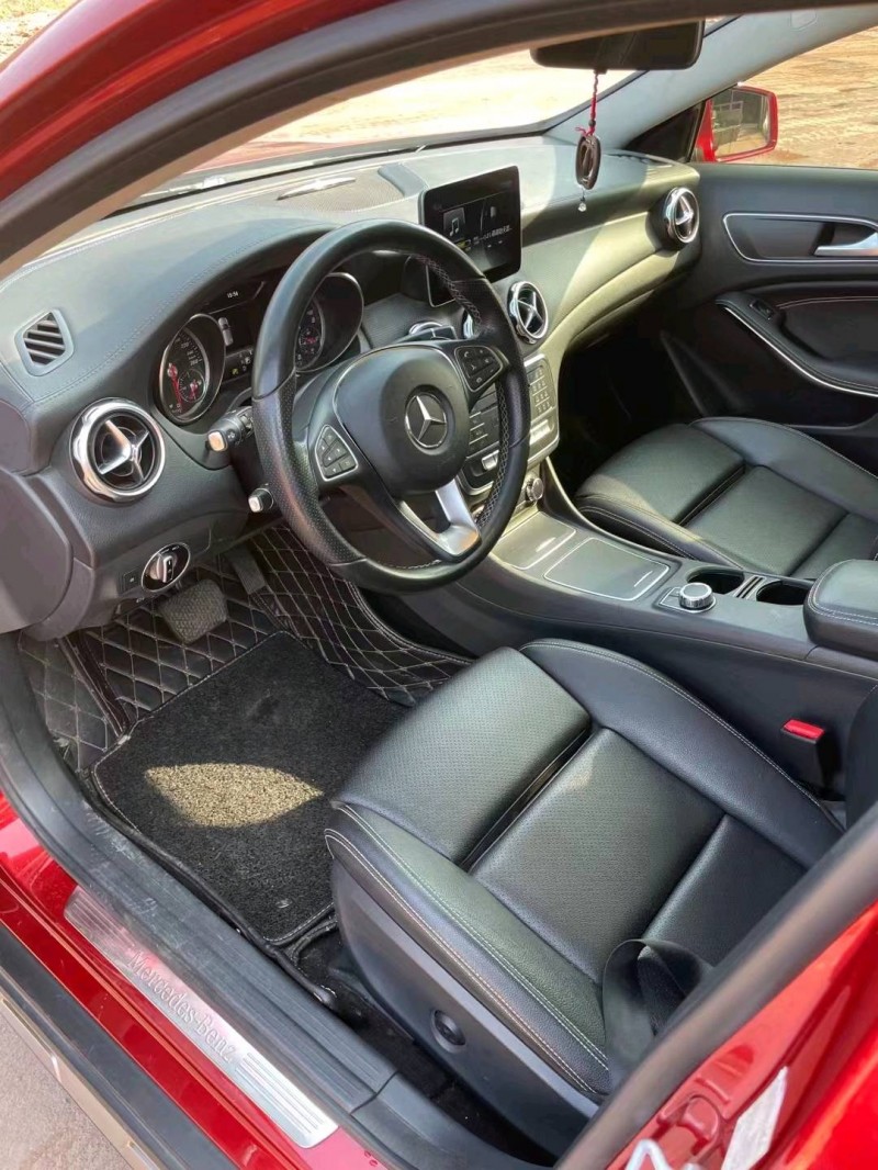 东营17年奔驰GLA3