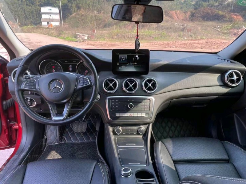 东营17年奔驰GLA1