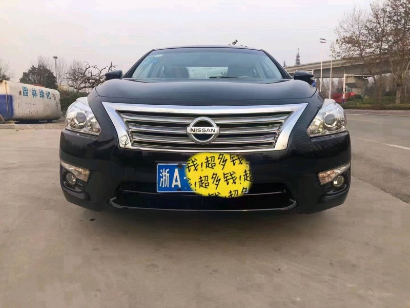 青島13年日產天籟8