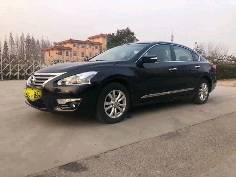 青島13年日產天籟7