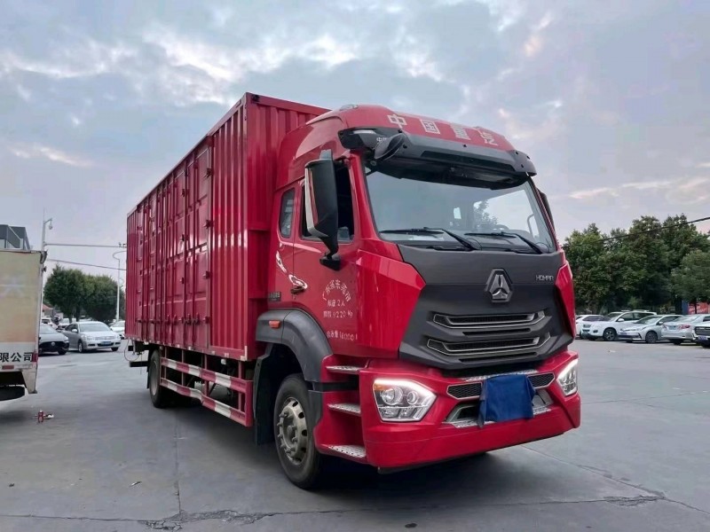 百色21年卡車系列重汽豪沃1