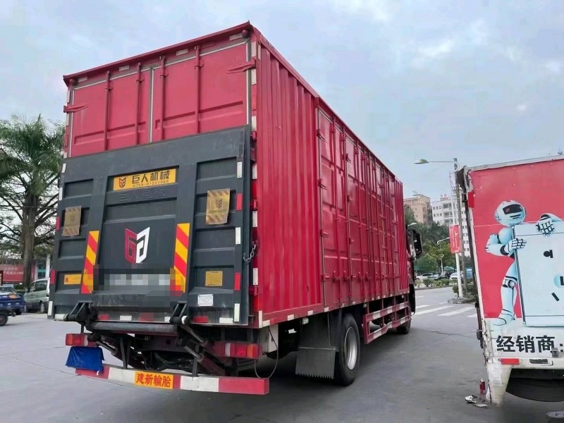 百色21年卡車系列重汽豪沃8