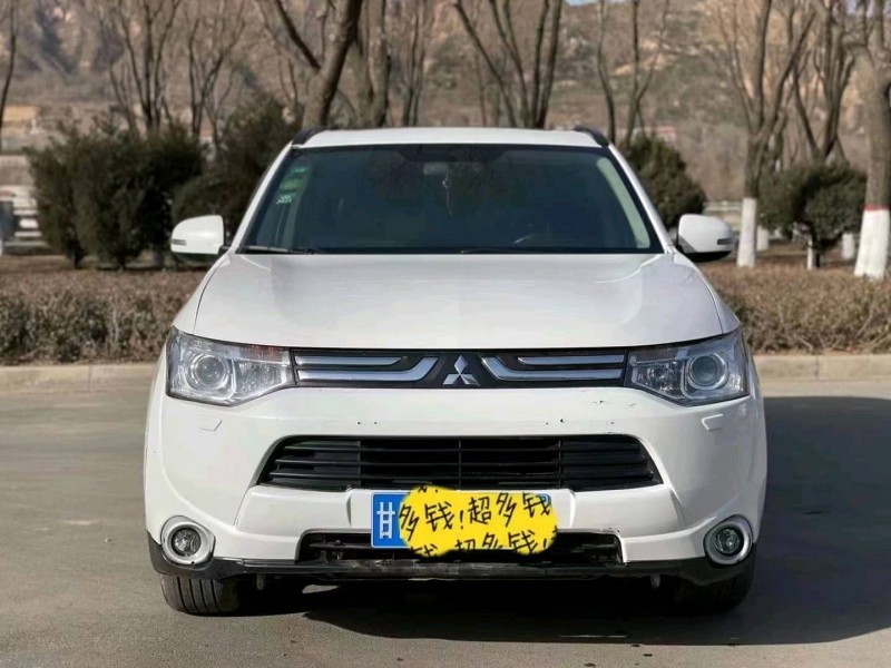 白銀14年三菱歐藍德1