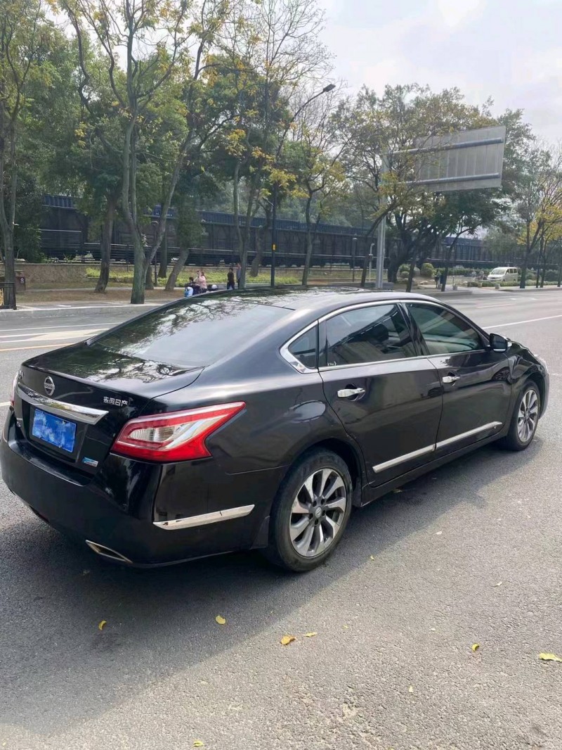 廈門14年日產天籟5