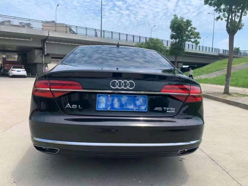 鄂州19年奧迪A8L8