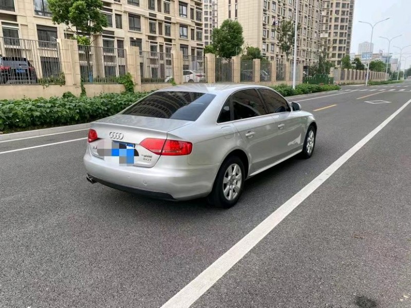 蘇州11年奧迪A4L8