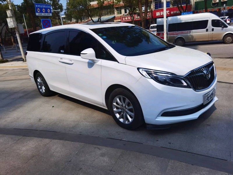 武汉17年别克GL82