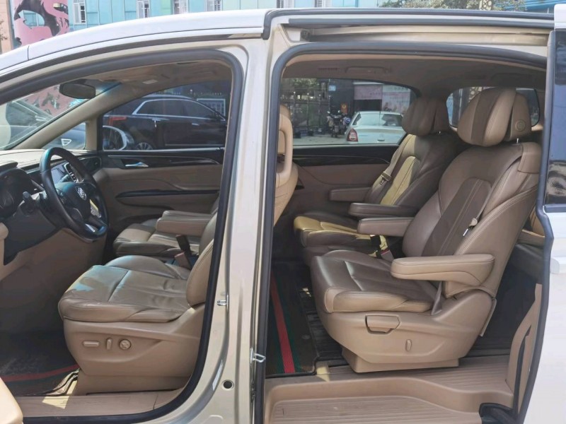 武汉17年别克GL89