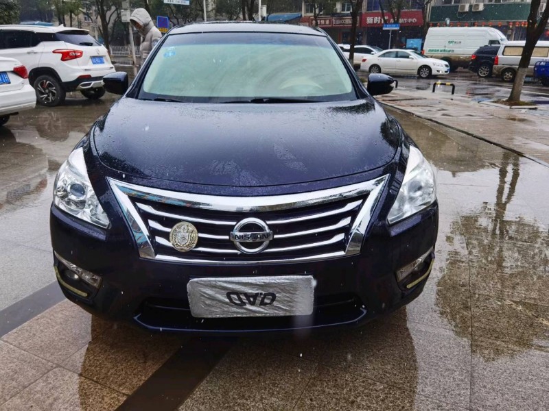 武漢15年日產天籟1