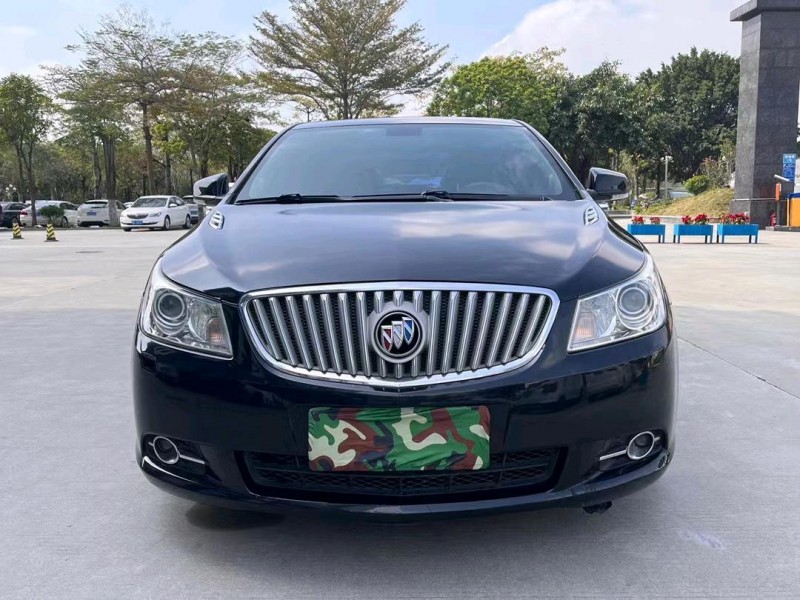 东莞12年别克君越8