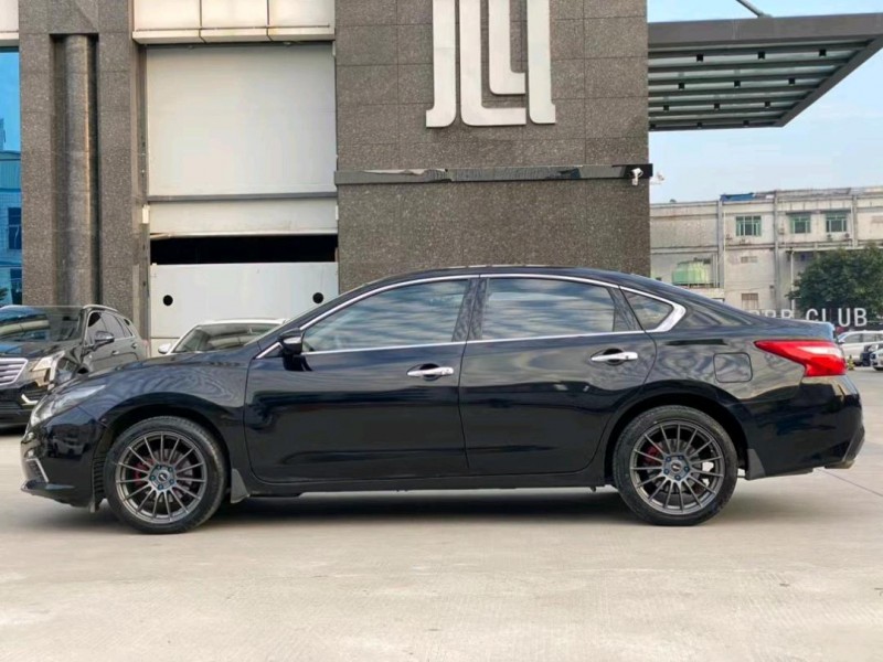 東莞17年日產天籟4