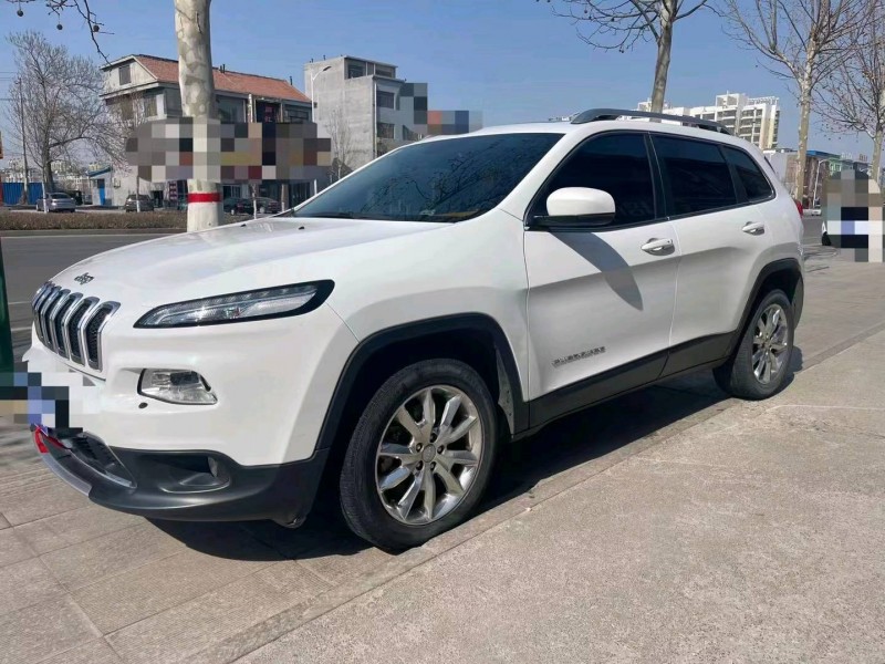 日照17年Jeep自由光3
