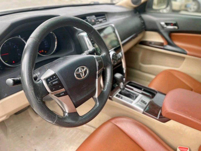 东莞13年丰田锐志6