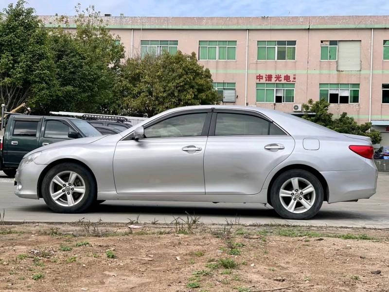 东莞13年丰田锐志5