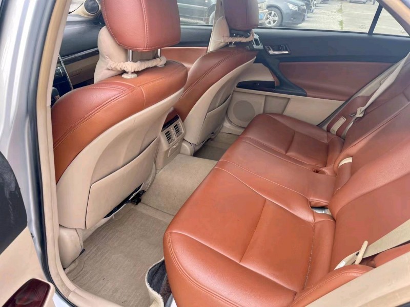 东莞13年丰田锐志9