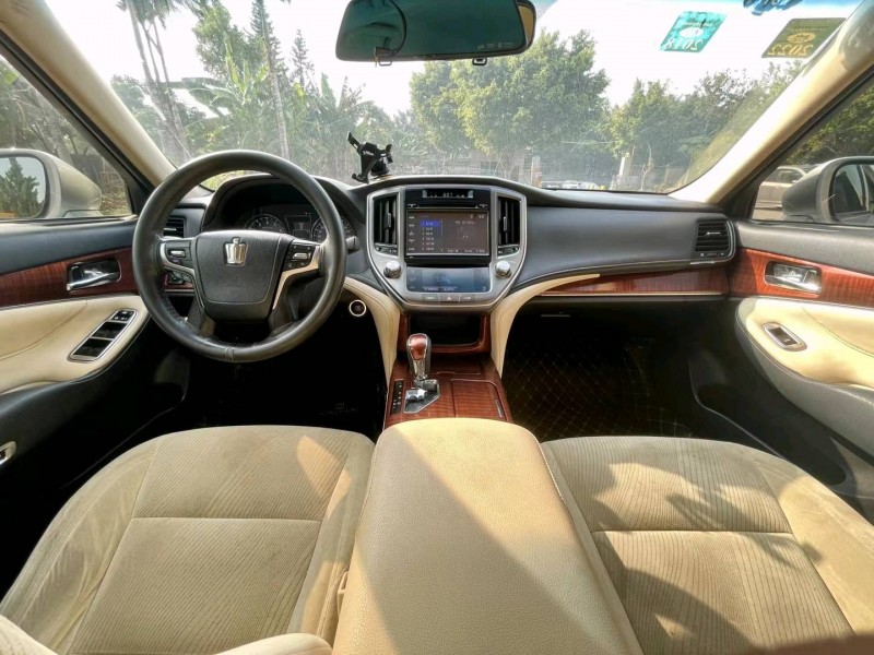 东莞16年丰田皇冠4