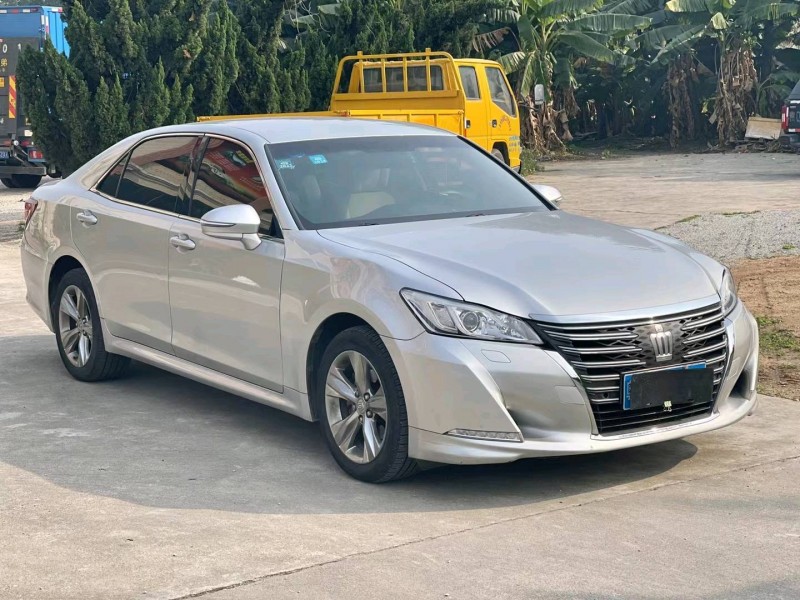 东莞16年丰田皇冠6