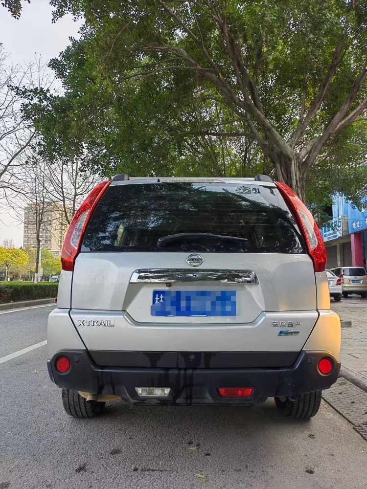 南寧13年日產奇駿8