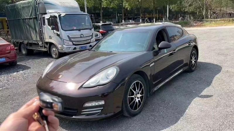 常德12年保時捷帕拉梅拉2