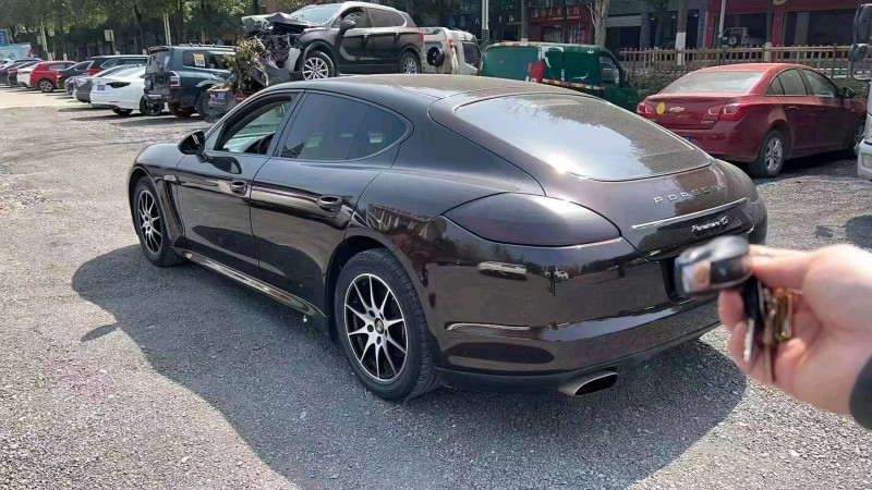 常德12年保時捷帕拉梅拉7