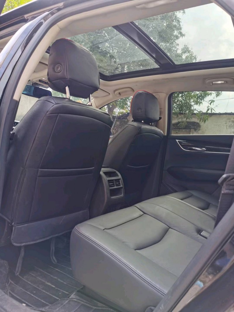 中山17年凱迪拉克XT52
