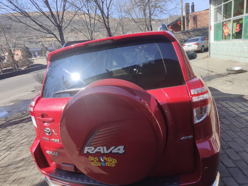晉中12年豐田RAV42