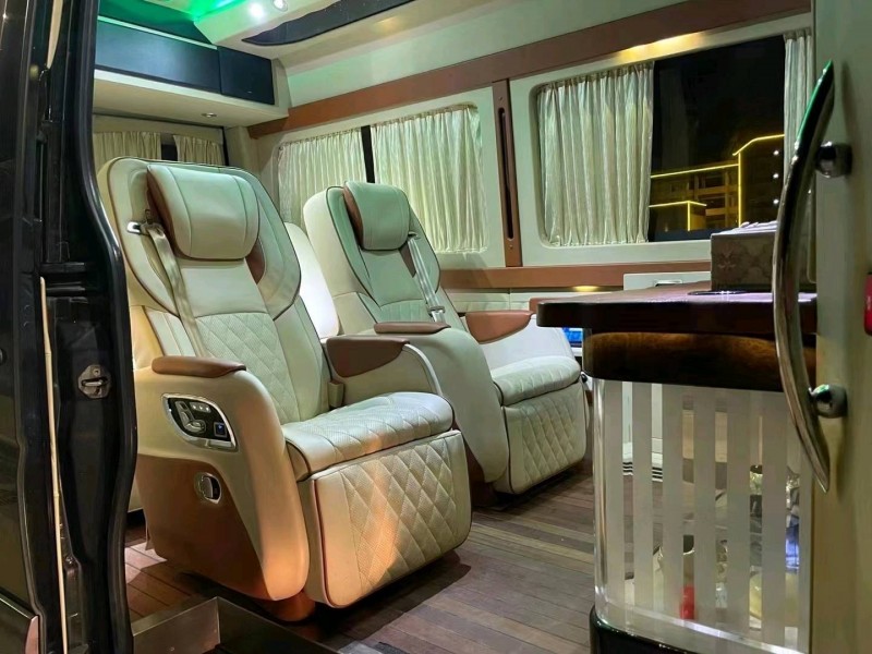 北京12年奔驰斯宾特2