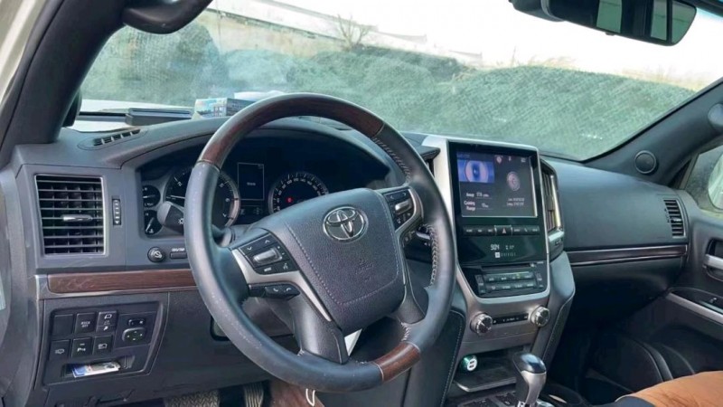 北京18年丰田兰德酷路泽8