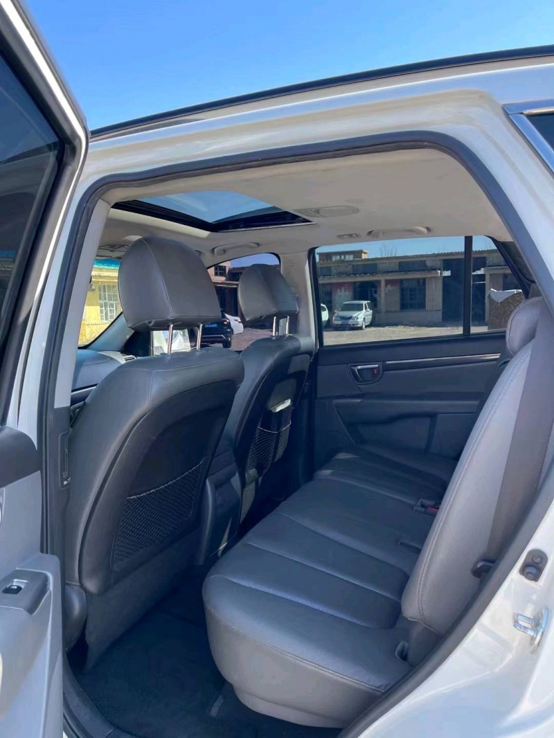 北京12年现代全新胜达2