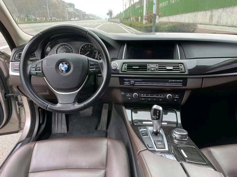 北京17年宝马5系3