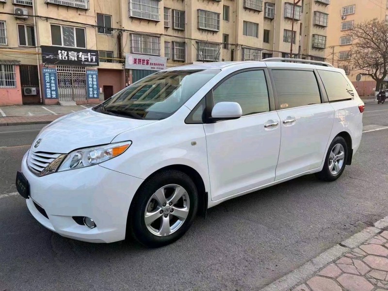 北京17年丰田塞纳5