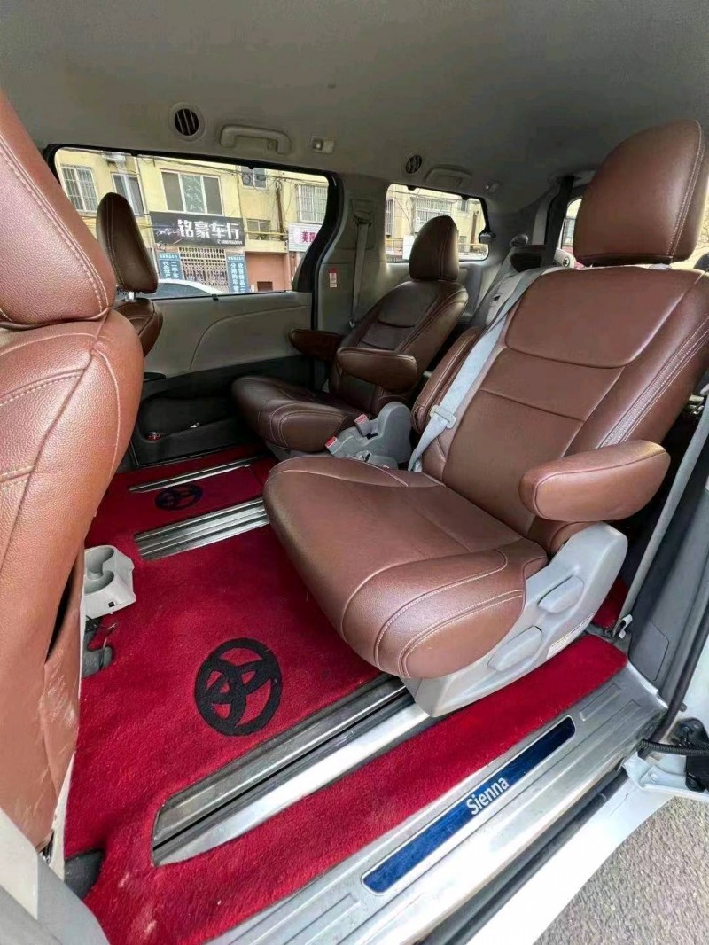 北京17年丰田塞纳4