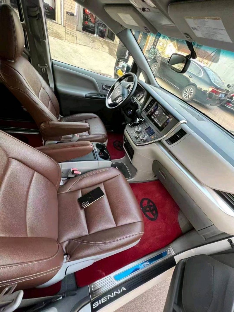 北京17年丰田塞纳3