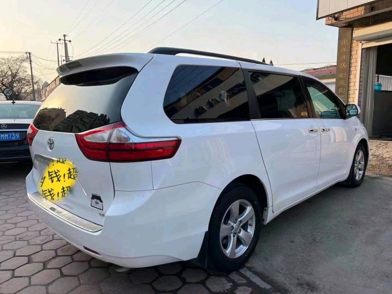 北京17年丰田塞纳1