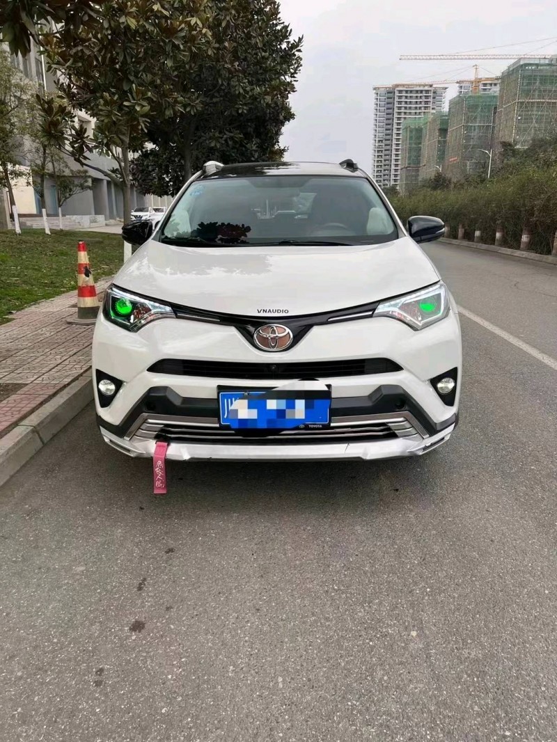 廣元18年豐田RAV4榮放1