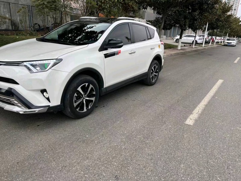 廣元18年豐田RAV4榮放2
