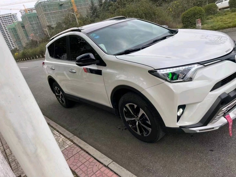 廣元18年豐田RAV4榮放3