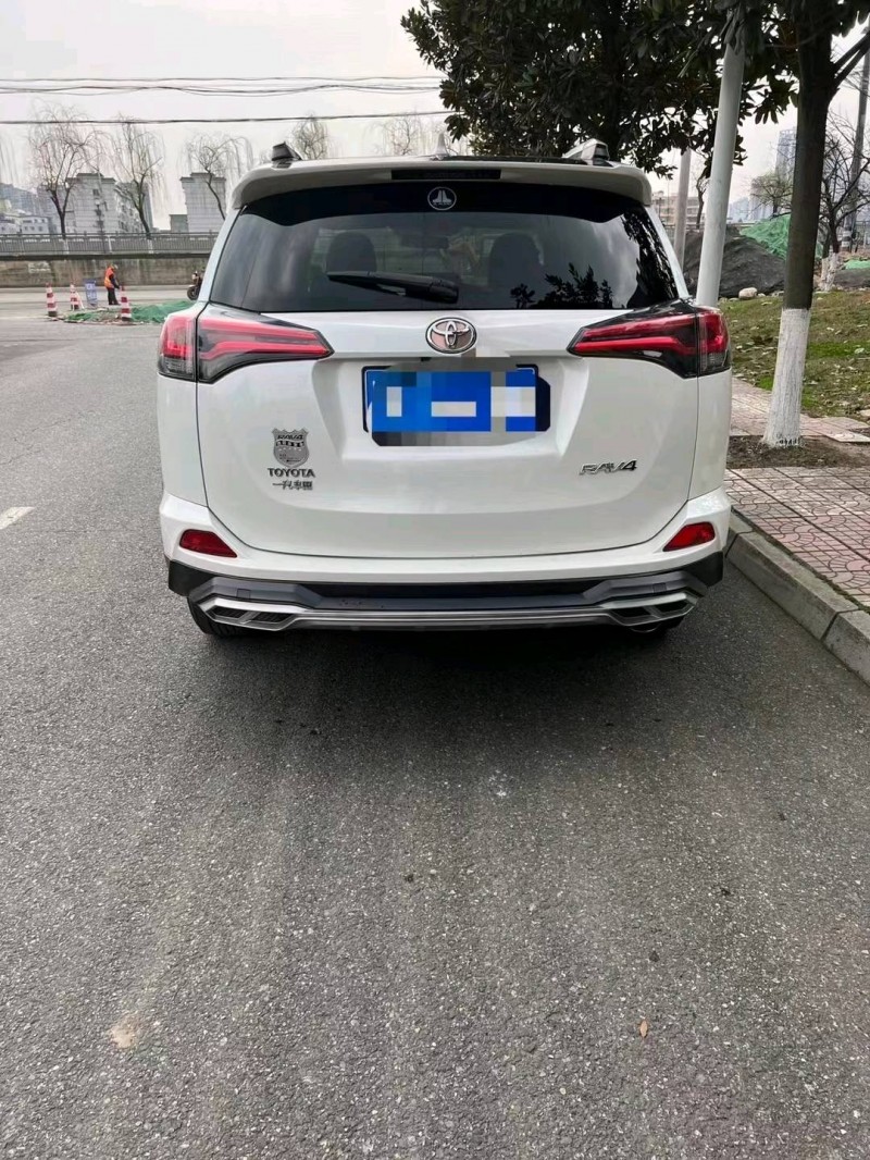 廣元18年豐田RAV4榮放7
