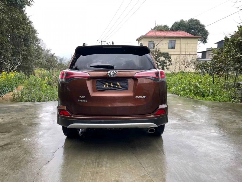 廣元17年豐田RAV4榮放2