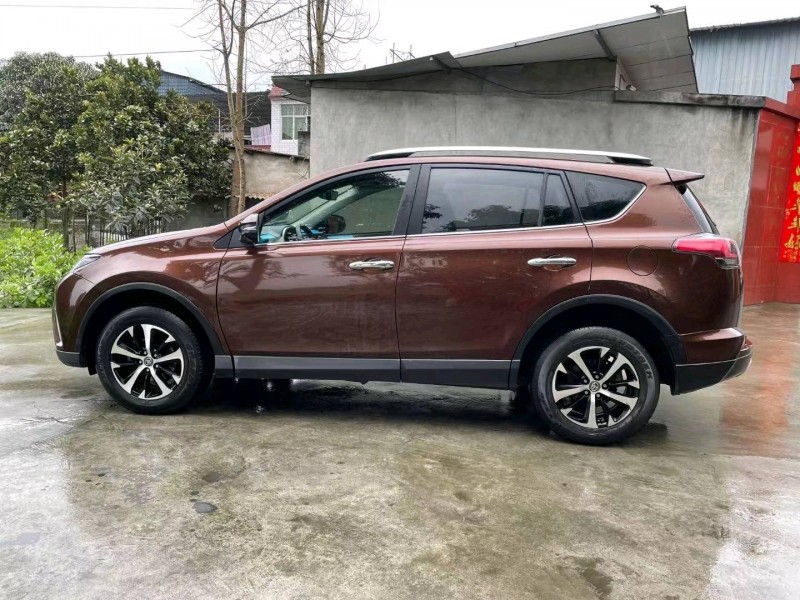 廣元17年豐田RAV4榮放4