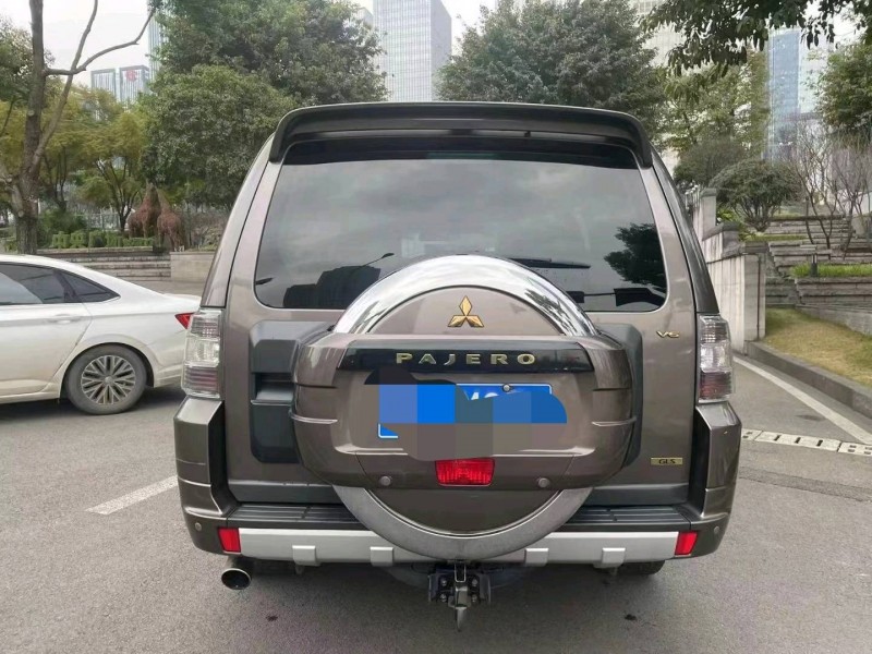 重庆13年三菱帕杰罗2
