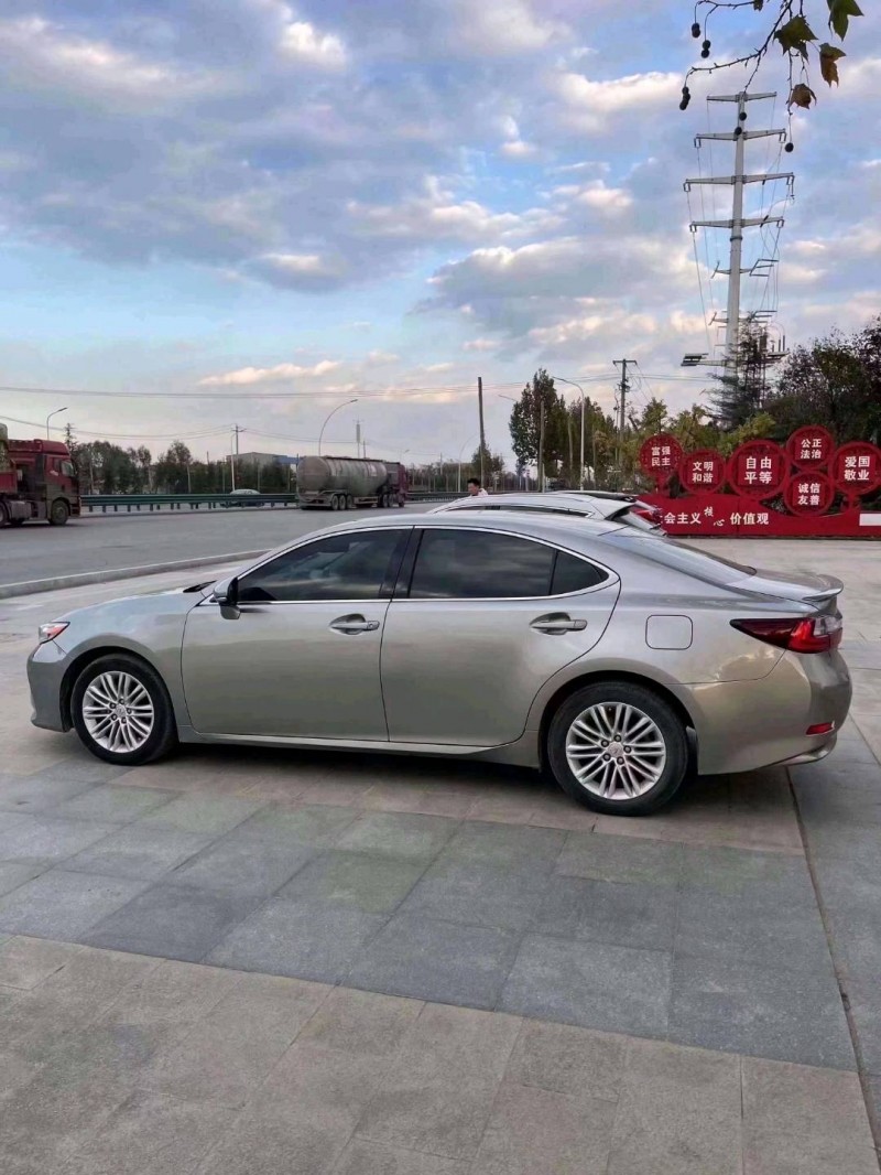 北京17年雷克萨斯ES7