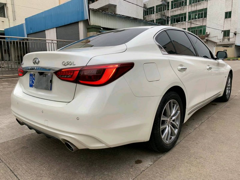 中山20年英菲尼迪Q50L5