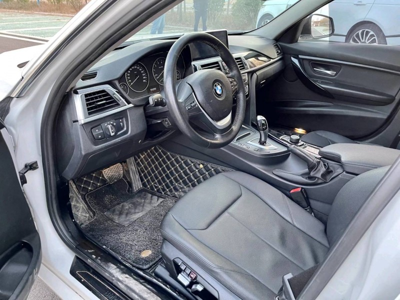 北京17年宝马3系9