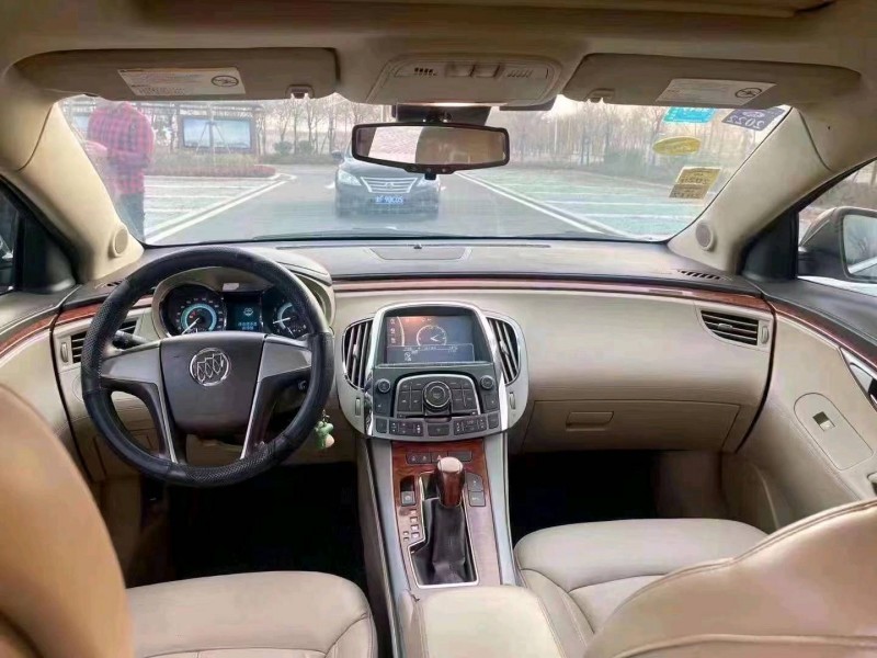 北京13年别克君越8