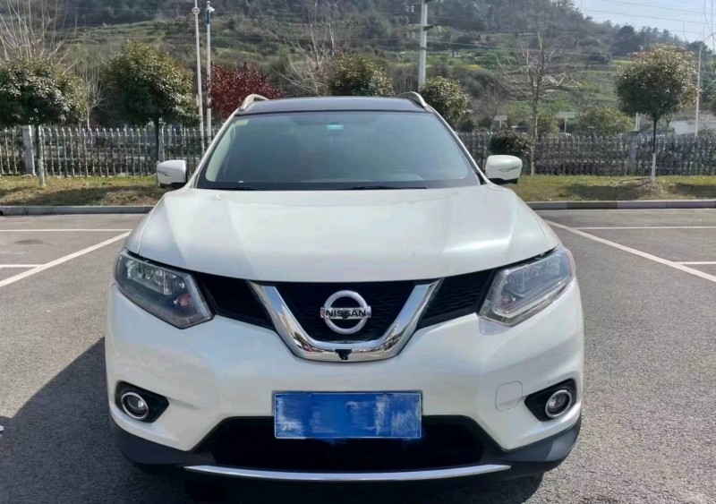 荊門16年日產奇駿1