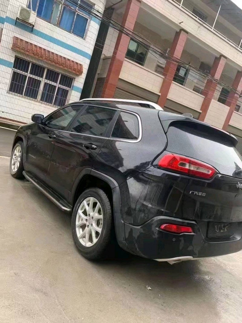張家界18年Jeep自由光1