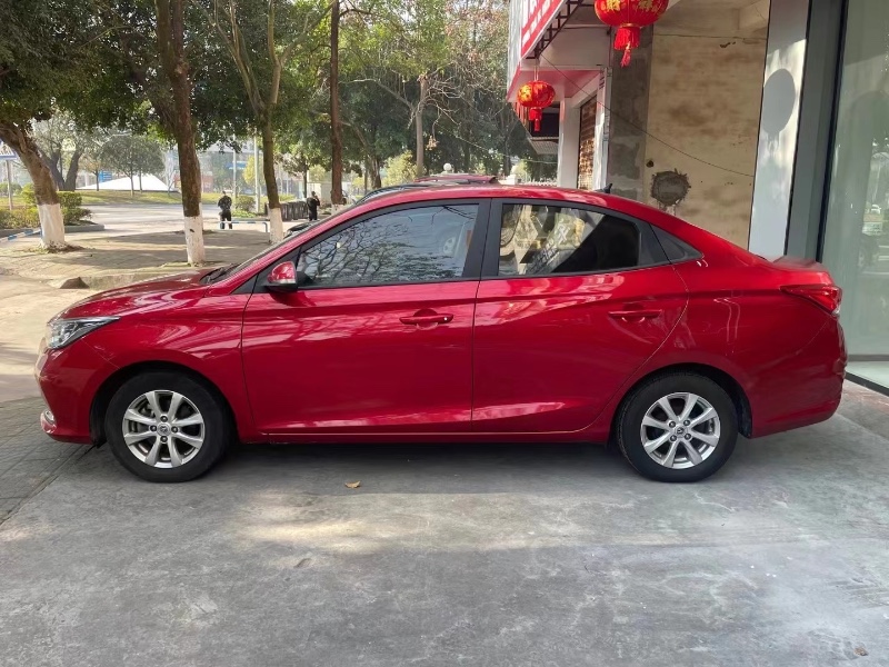 重慶18年長安汽車悅翔V52