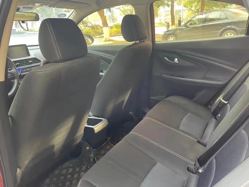 重慶18年長安汽車悅翔V51